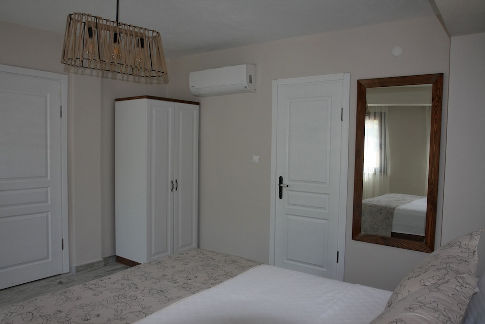 Tenedion Hotel 23/25