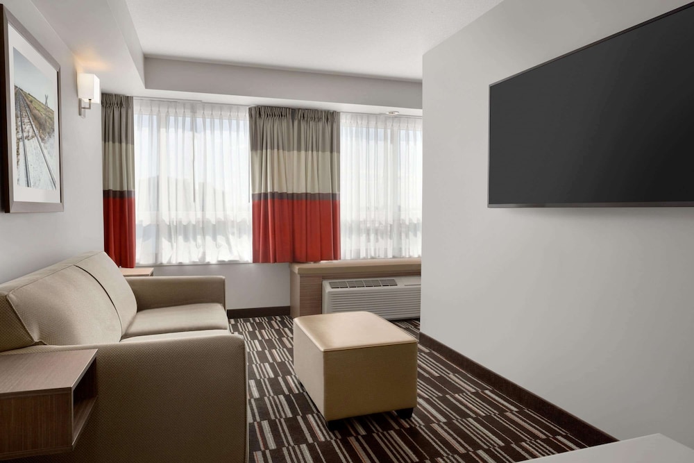 Microtel Inn & Suites By Wyndham Bonnyville 32/43