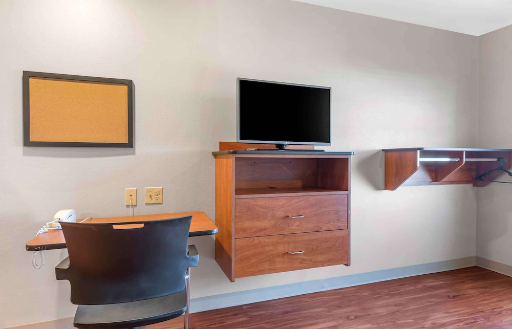 WoodSpring Suites Colorado Springs 38/47