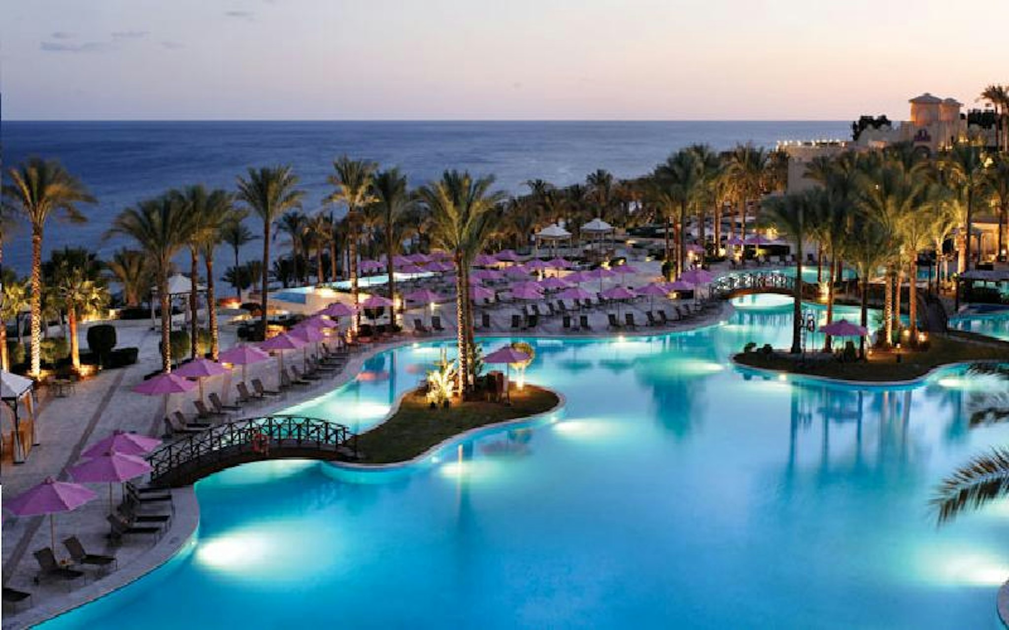 GRAND ROTANA RESORT AND SPA 48/50