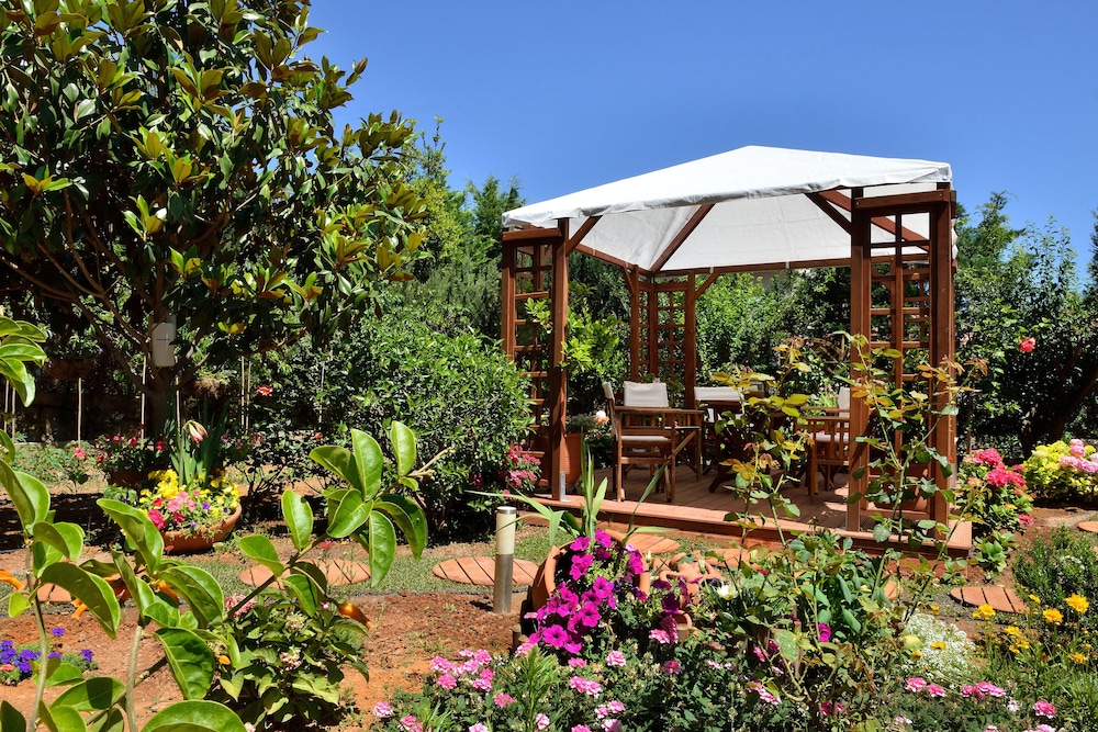 Stamatakis Boutique Studios 39/50