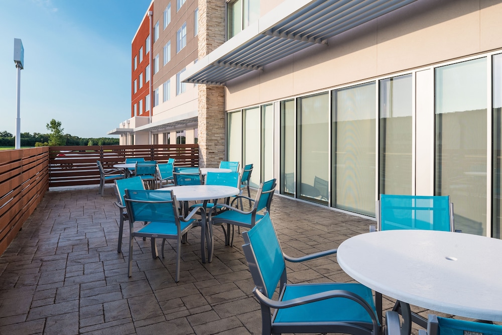 Holiday Inn Express Suites Kingdom City 44/53
