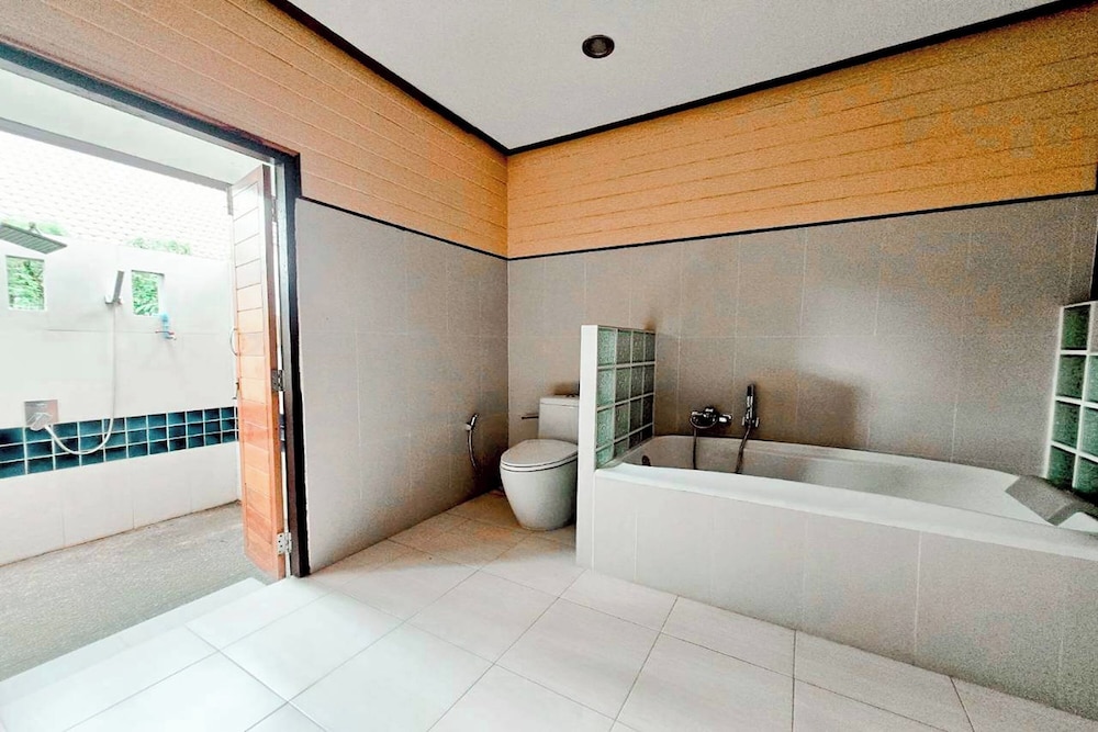 Taman Spa Resort 12/70