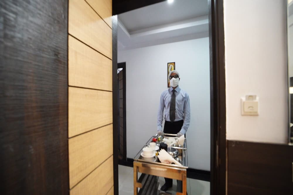 Hotel Samrat 29/45