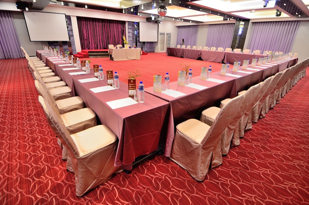 Royal Chiayi Hotel 56/66