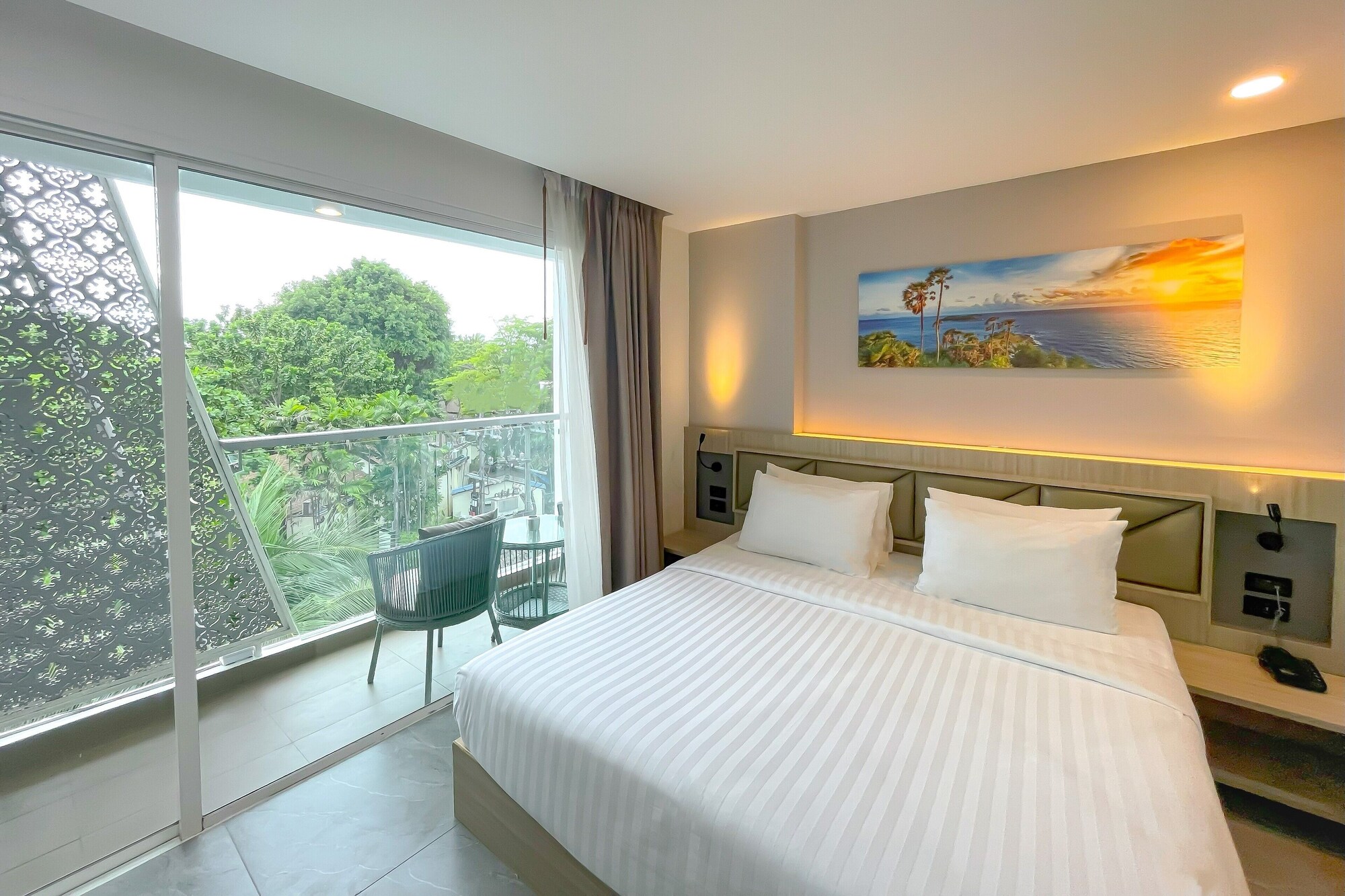 Deluxe King Balcony City View Room