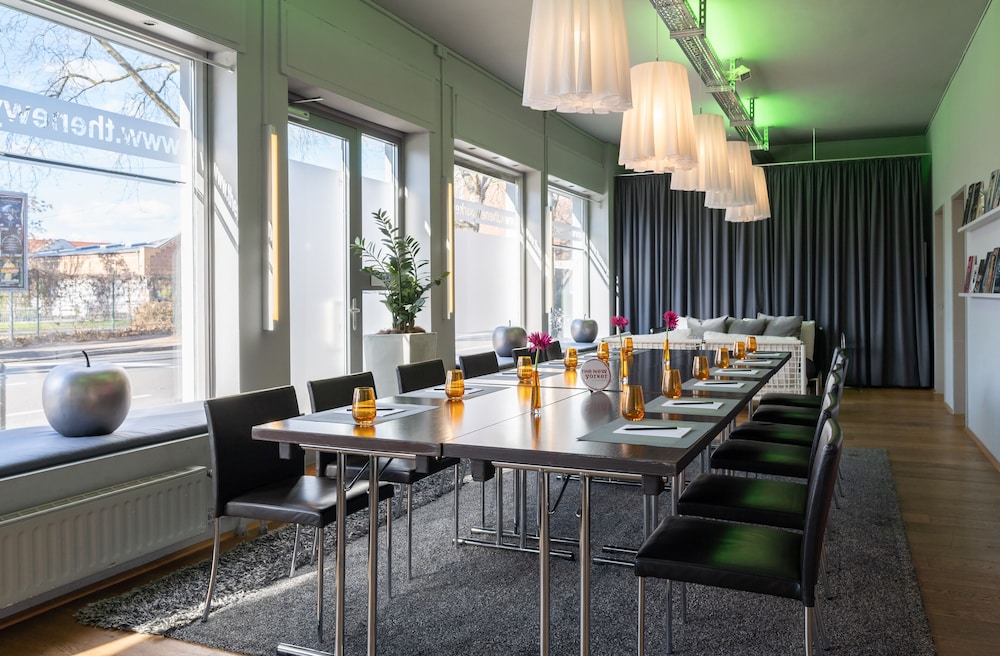 THE NEW YORKER HOTEL COLOGNE 52/74