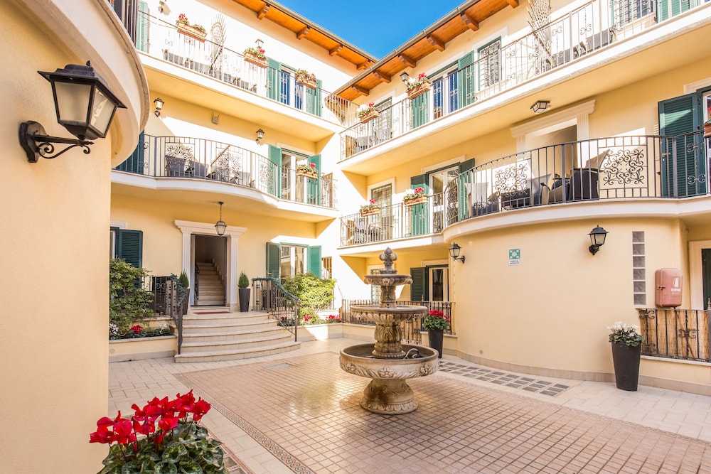 Aurelia Vatican Apartments 9/66