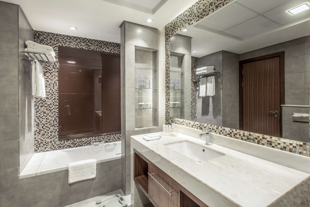 Radisson Blu Hotel Dubai Waterfront 77/78