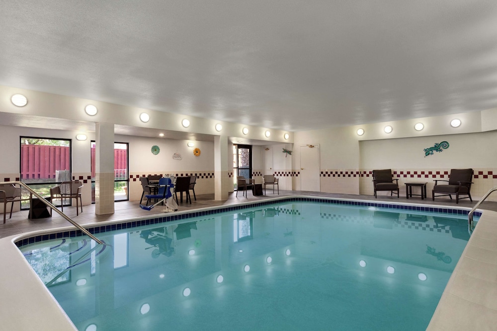 Hampton Inn Tracy 3/49