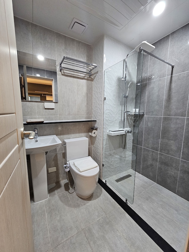 The Clover Hotel Angeles City managed by Cocotel 47/50