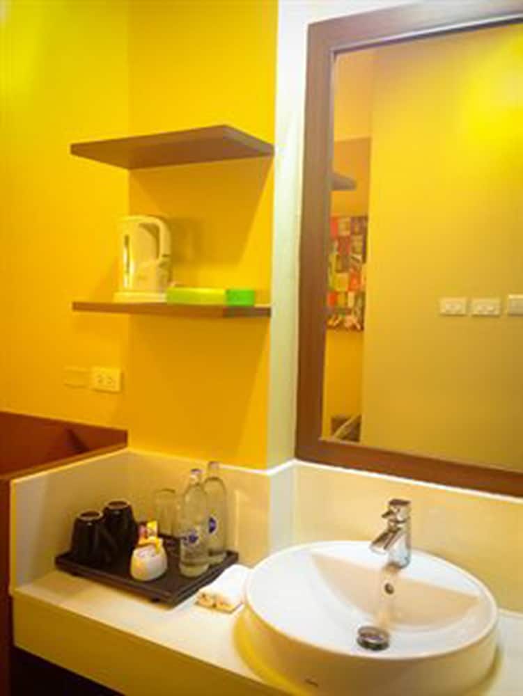 iCheck inn Gems Silom 43/45