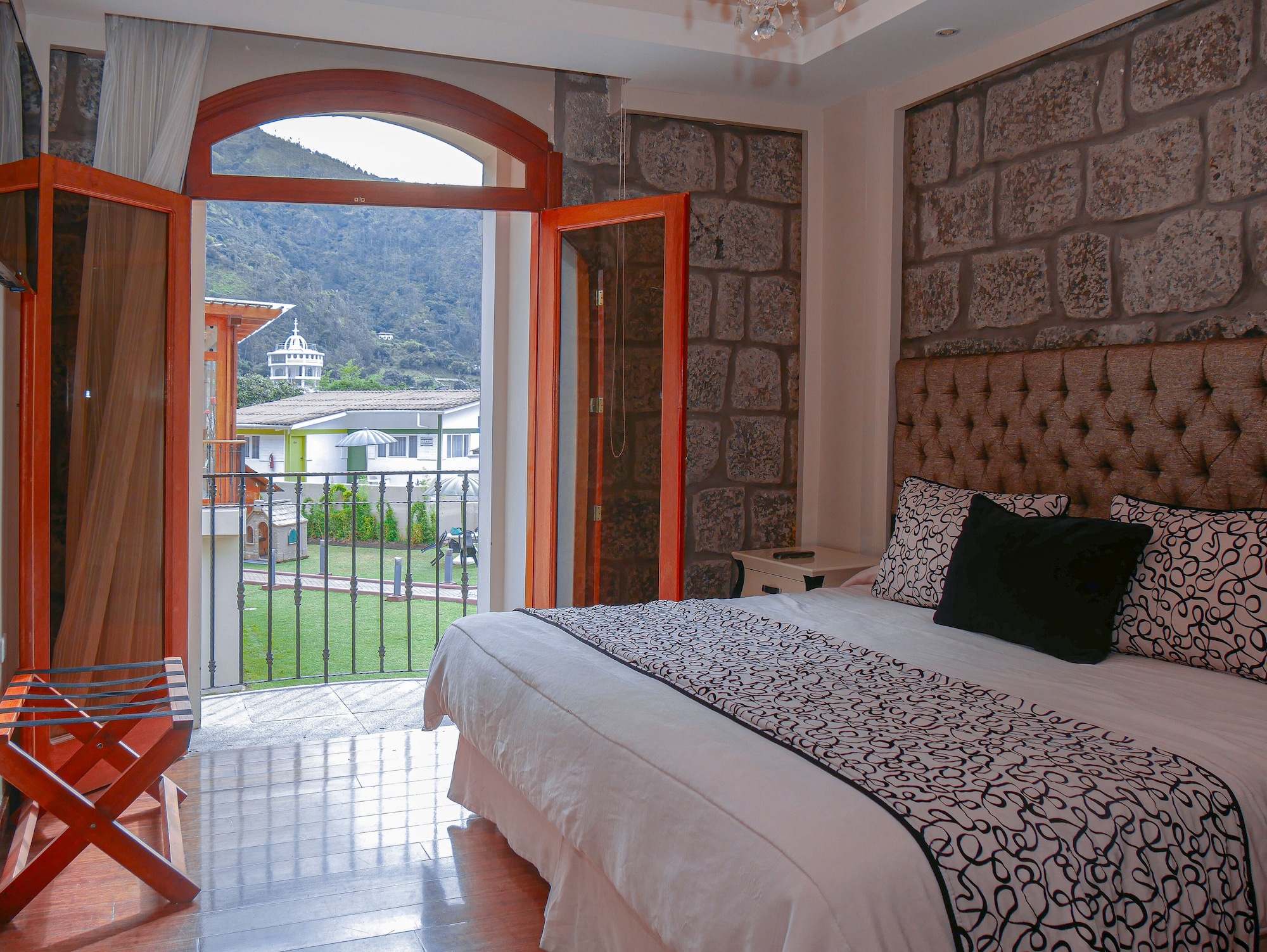 Plaza, King Bed، Sangay Spa Hotel 3/10