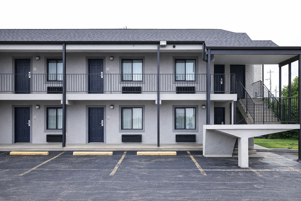 Antioch Quarters Inn and Suites 3/54