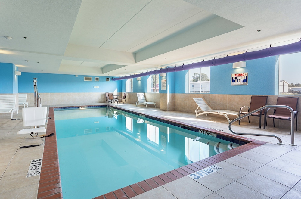 Holiday Inn Express Hotel Suites Byram 44/70