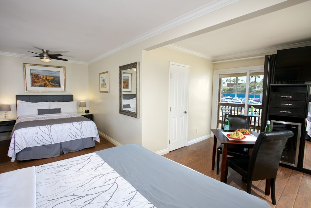 Ocean Beach Hotel 18/69