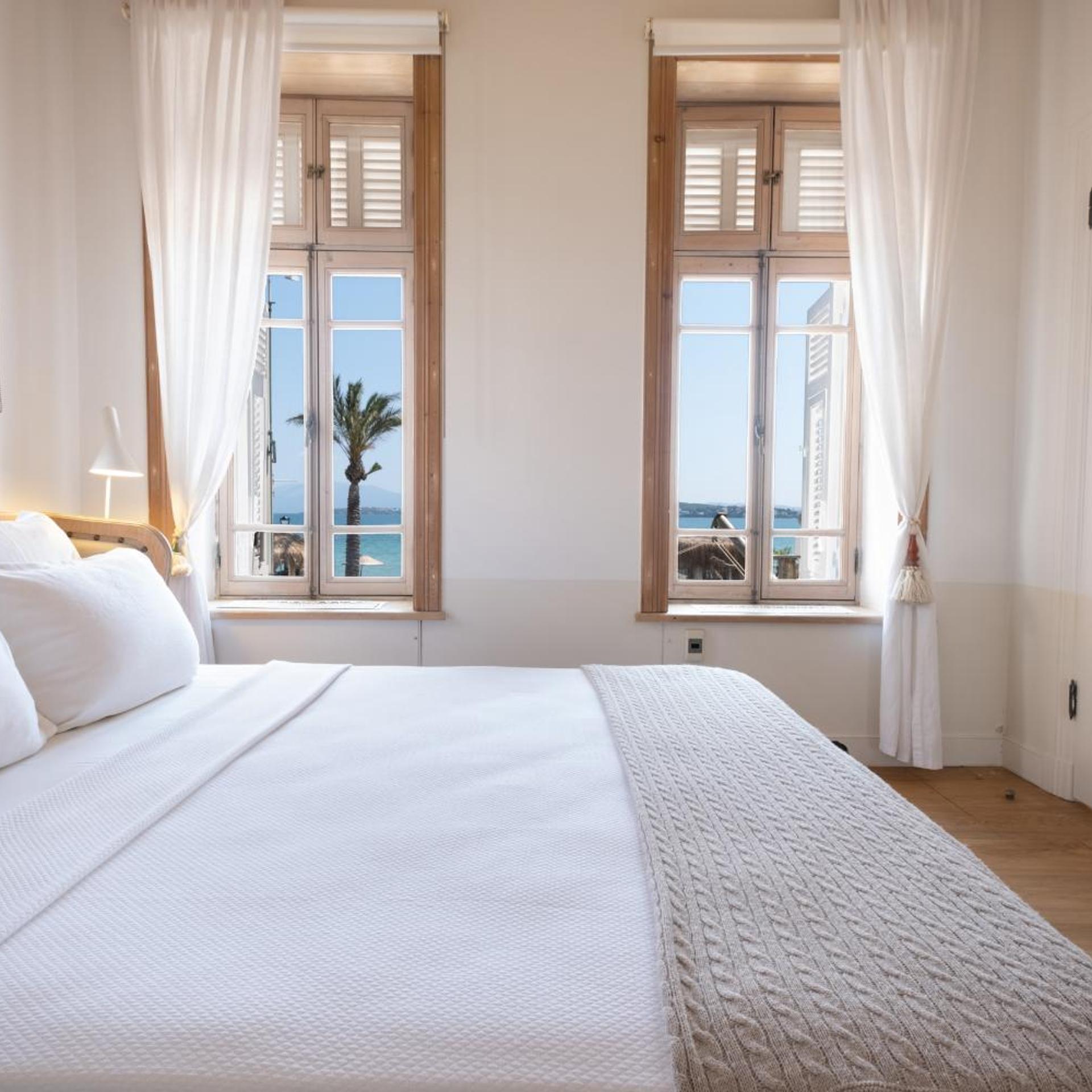 Deluxe, Sea View