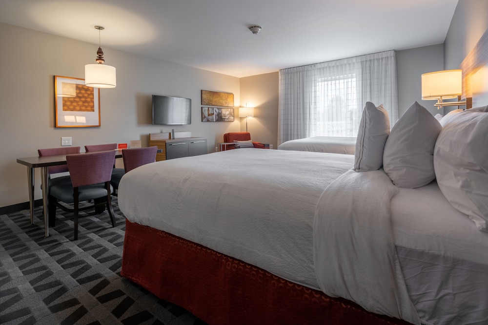 TownePlace Suites by Marriott Clinton 12/28