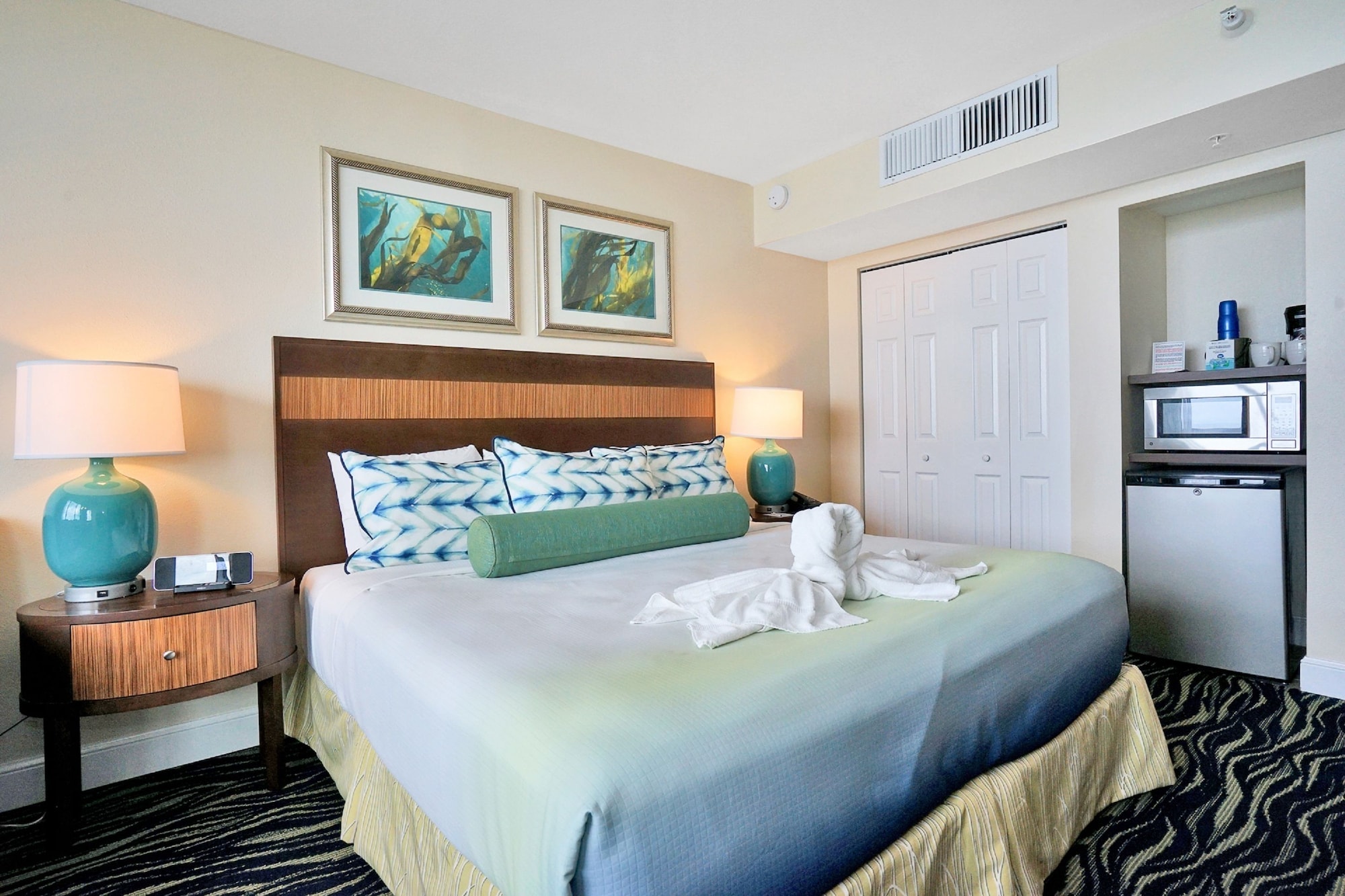 STANDARD, KING BED, INTRACOASTAL VIEW