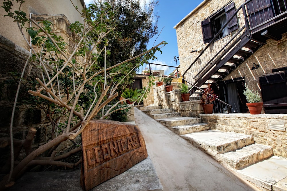 LEONIDAS VILLAGE HOUSES 44/45