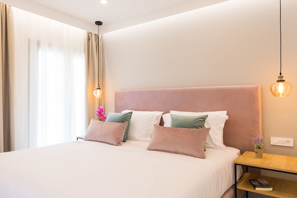 V Luxury Suites 18/50