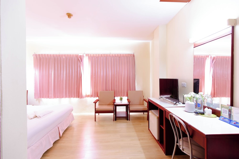 Chumphon Palace Hotel 32/47