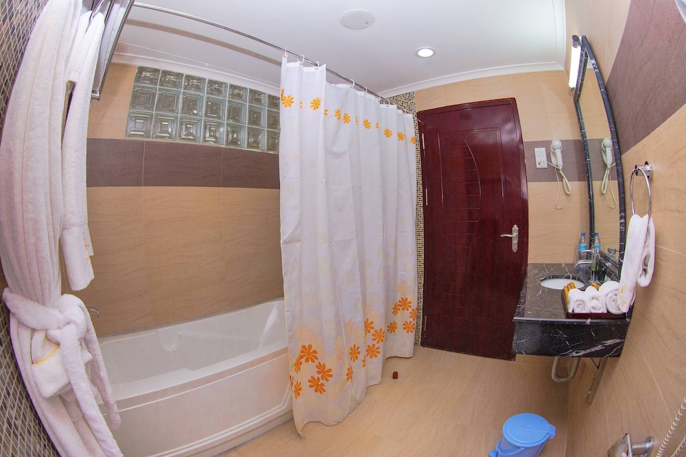 Tiffany Diamond Hotel Indira Gandhi Street 70/71