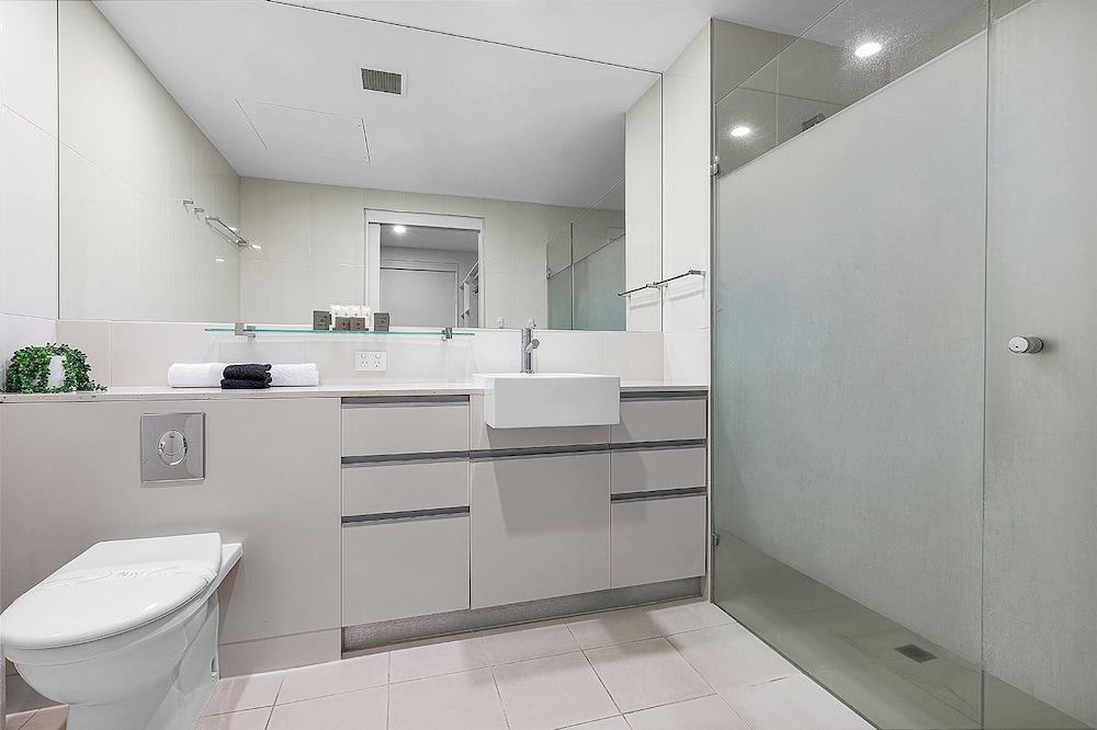 Peninsula Airlie Beach 50/50