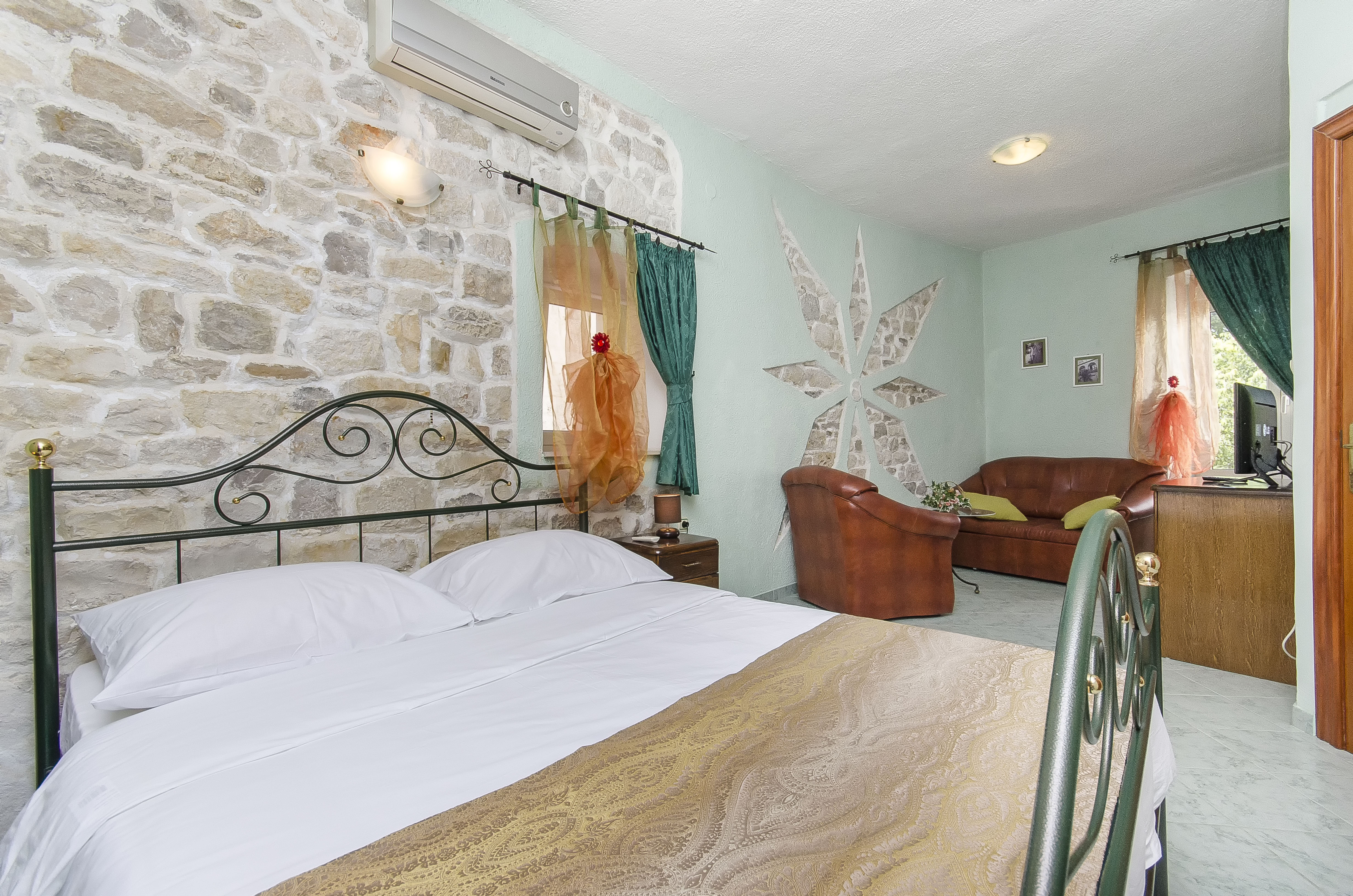 غرفة قياسية بسرير مزدوج
