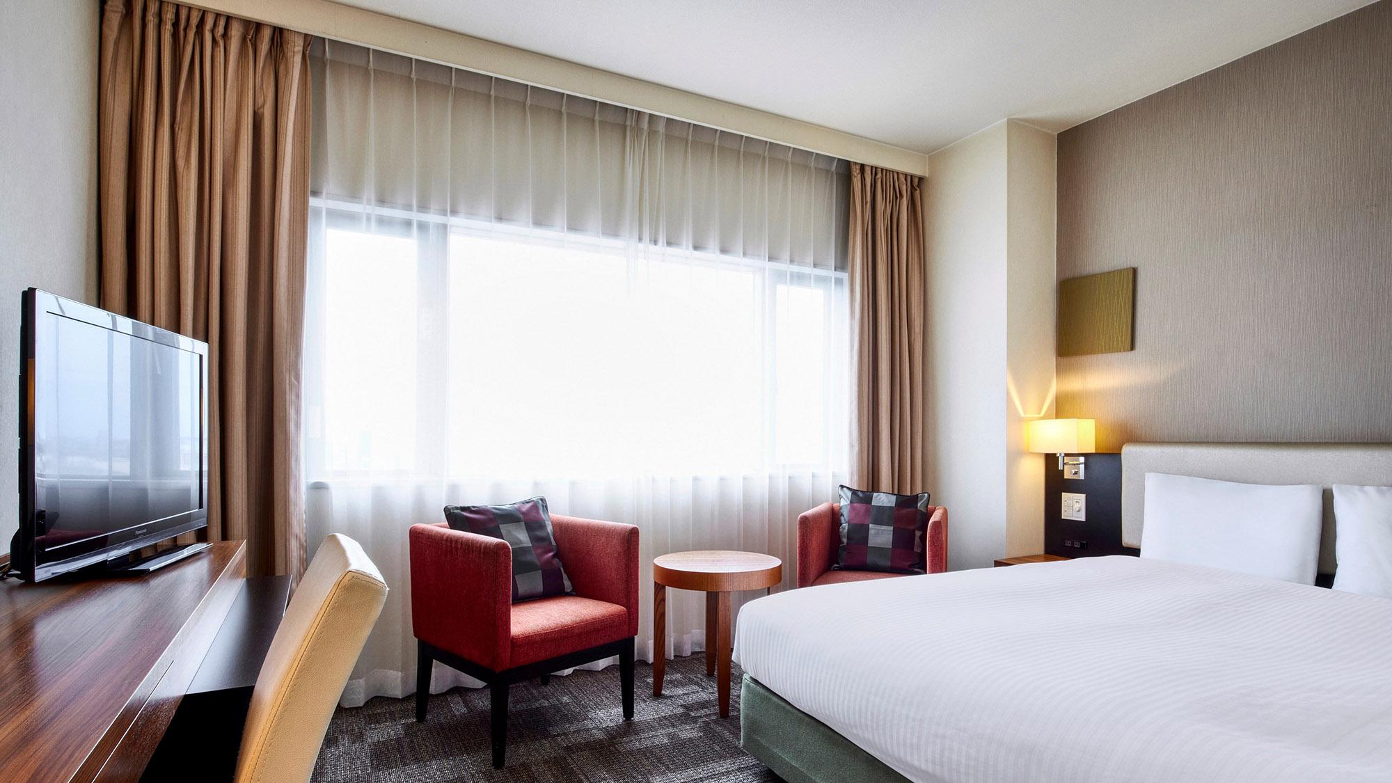 Room, Queen Bed, Night View