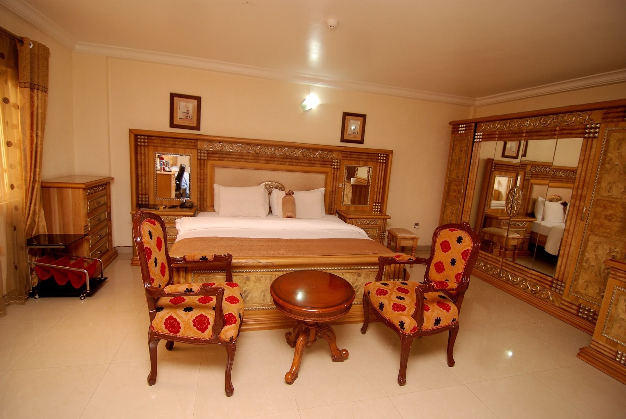 ROYAL, SUITE, DOUBLE BED