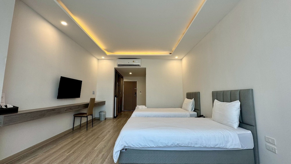 PREMIER, TWIN BEDS, GARDEN VIEW