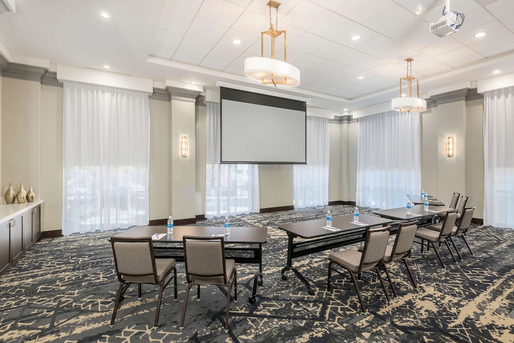 Hyatt Place Greenville/Downtown 49/64