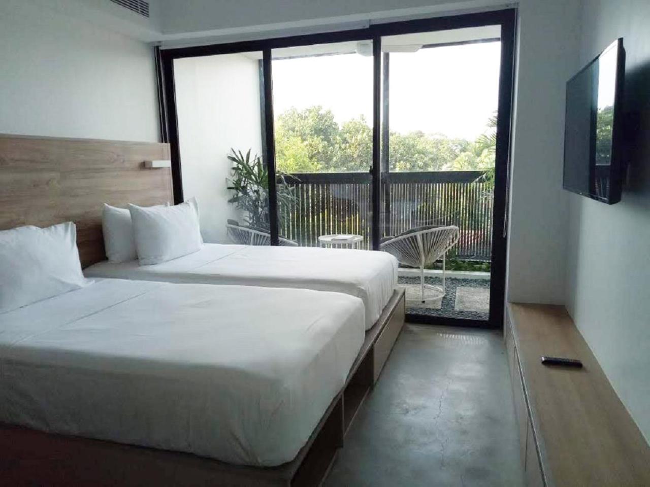 Garden, Twin Beds