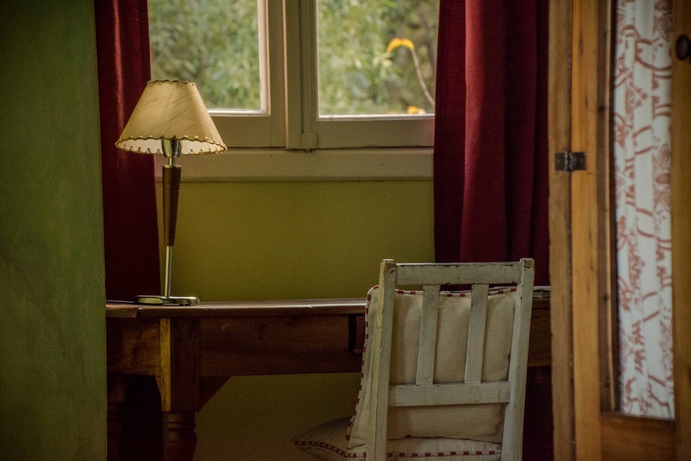 Los Juncos-Patagonian Lake House 13/60