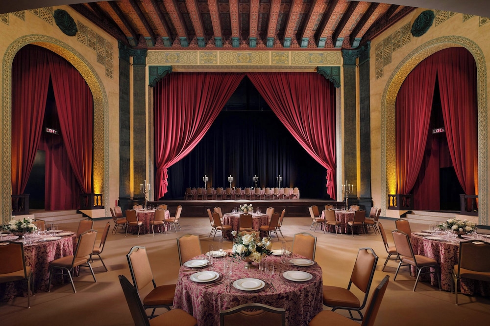 AC Hotel by Marriott Detroit at the Bonstelle 43/54