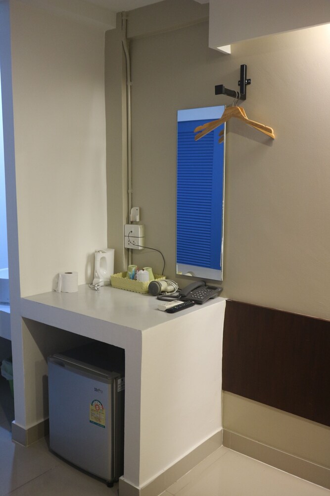 L42 Hostel Suvarnabhumi Airport 36/37