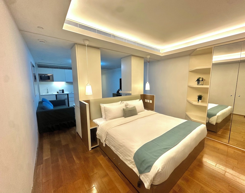 SUPERIOR, SUITE, HARBOUR VIEW