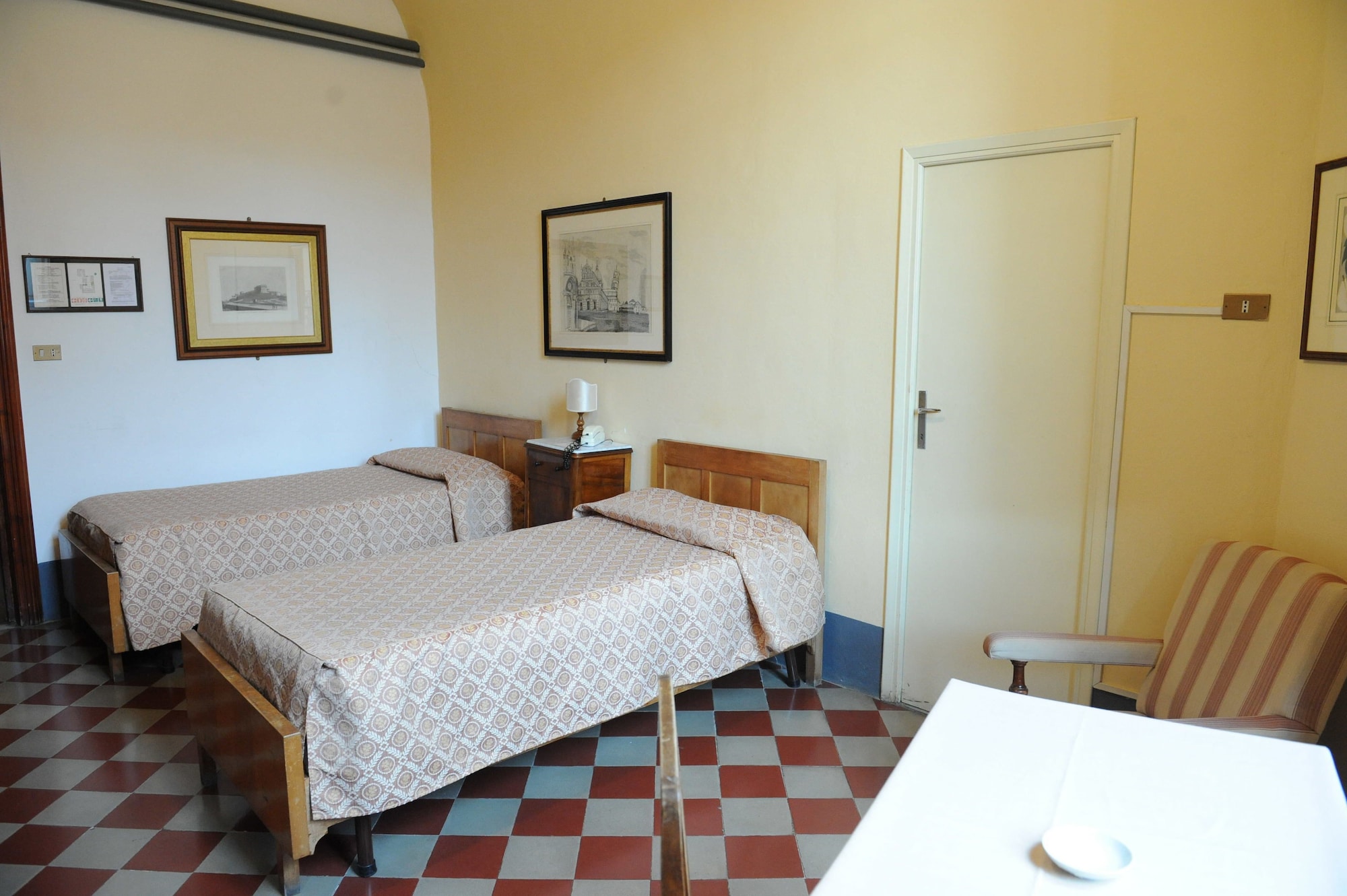 STANDARD, DOUBLE OR TWIN BED