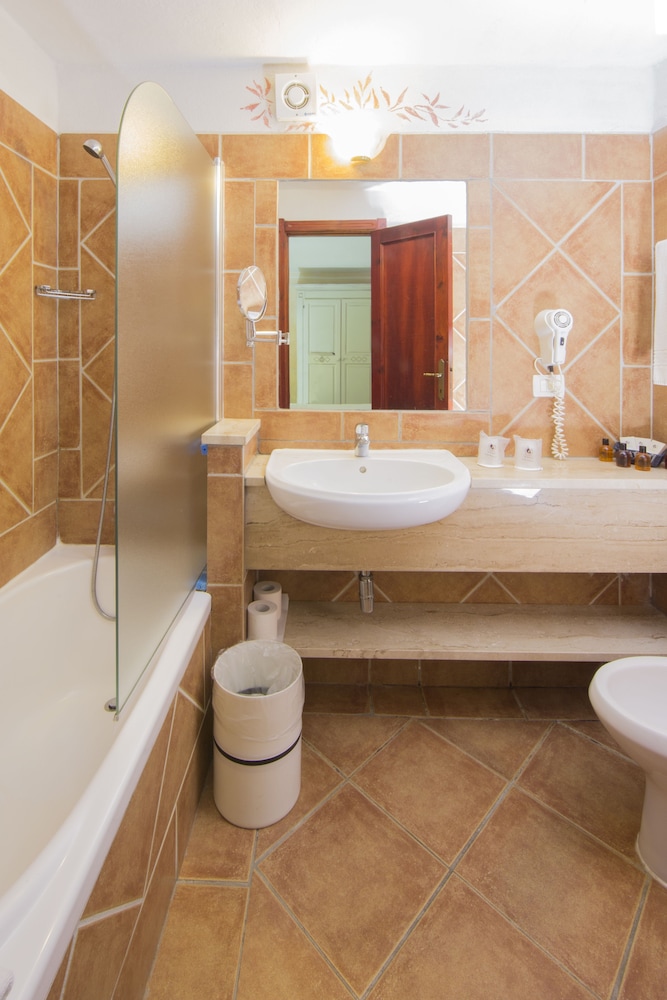 Colonna Beach Hotel 48/50