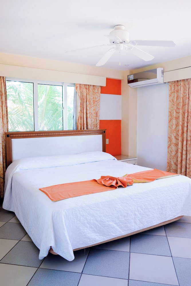 Room, 2 Queen Beds, Ocean Front, Balcony