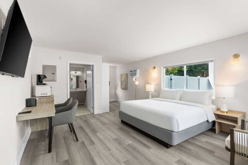 غرفة بسرير كينج لذوي الإعاقة، The Garden Hotel and Resort 2/6