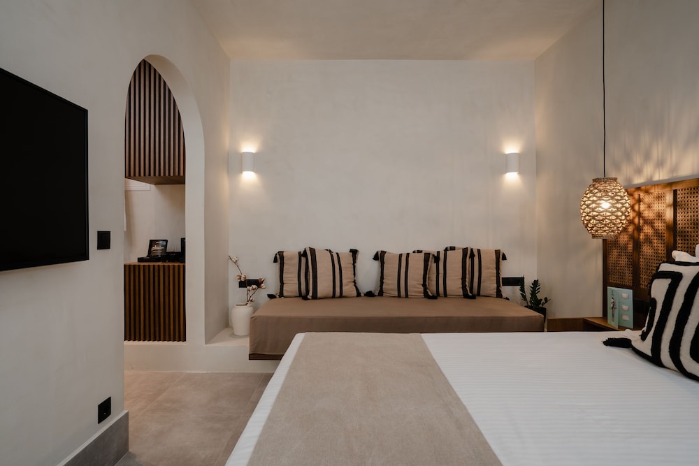 Polis of Naxos Stylish Suites 16/45