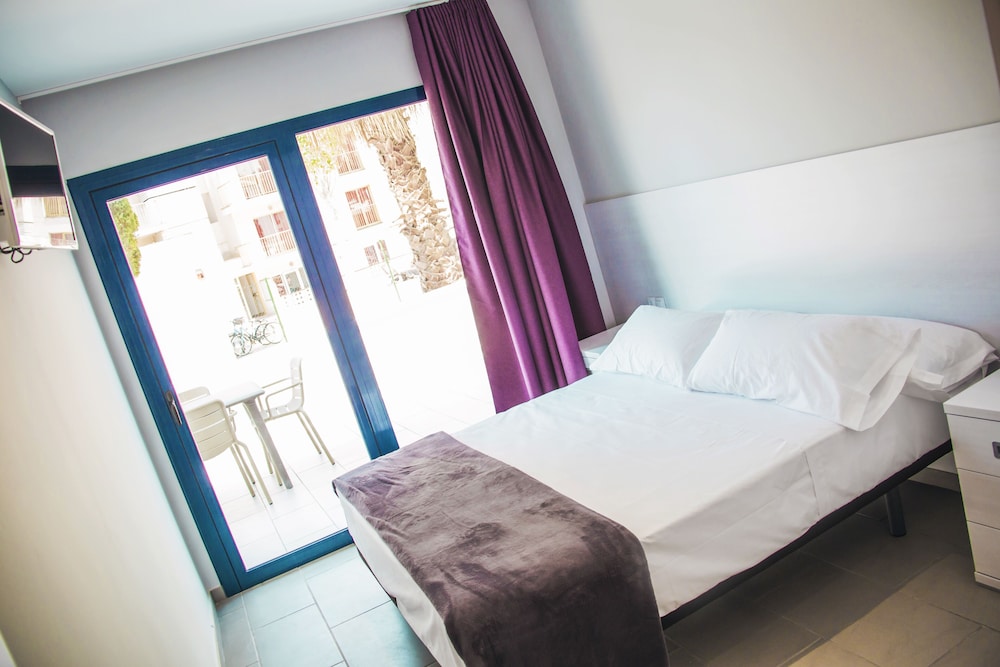 3 BEDROOMS, APARTMENT, NO BALCONY, GROUND FLOOR
