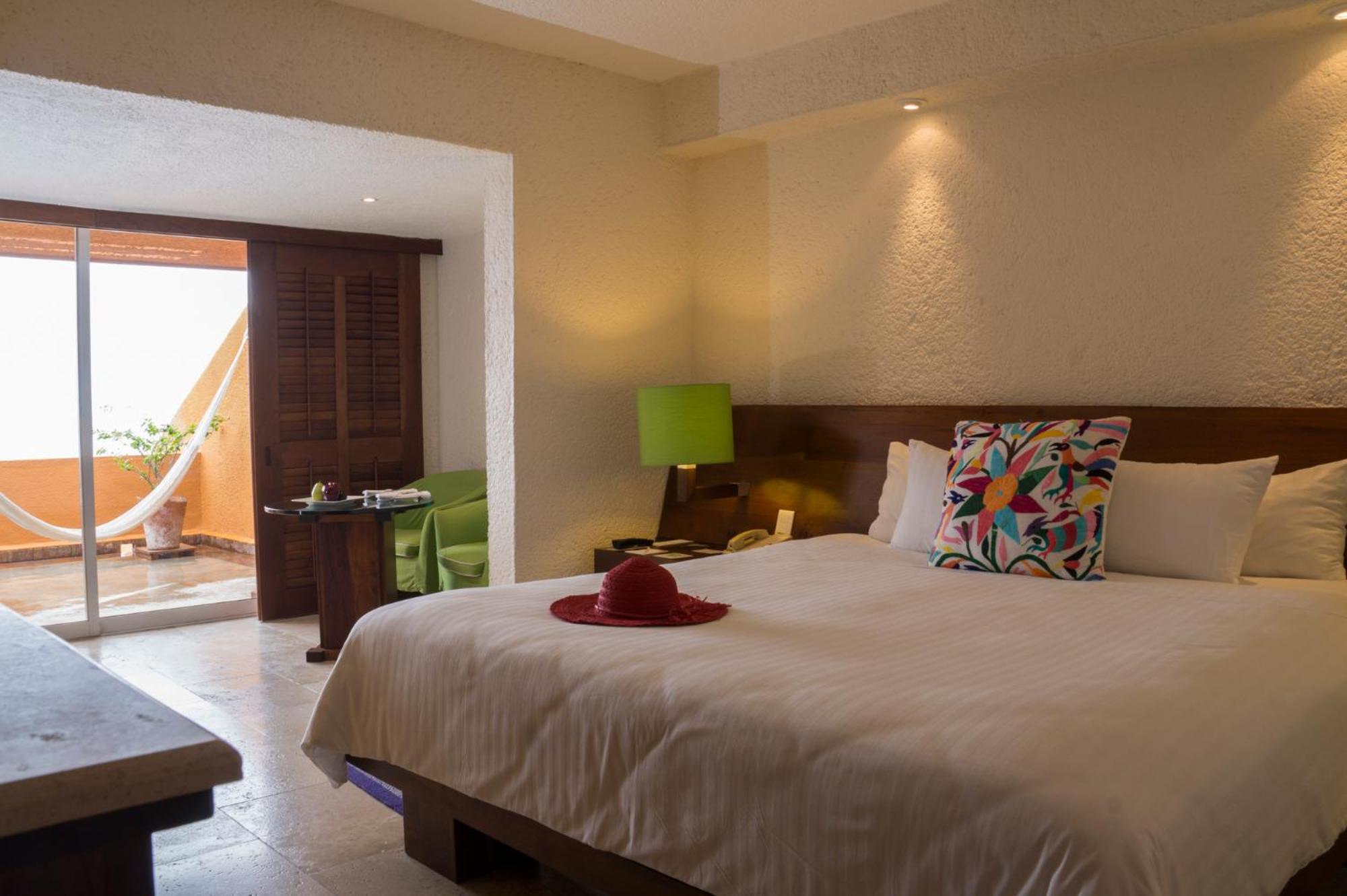 Brisas Beach Club, King Bed, Adult Only, Las Brisas Ixtapa 4/7