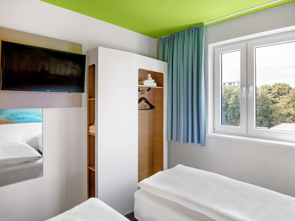 ROOM, TRIPLE, 3 BEDS