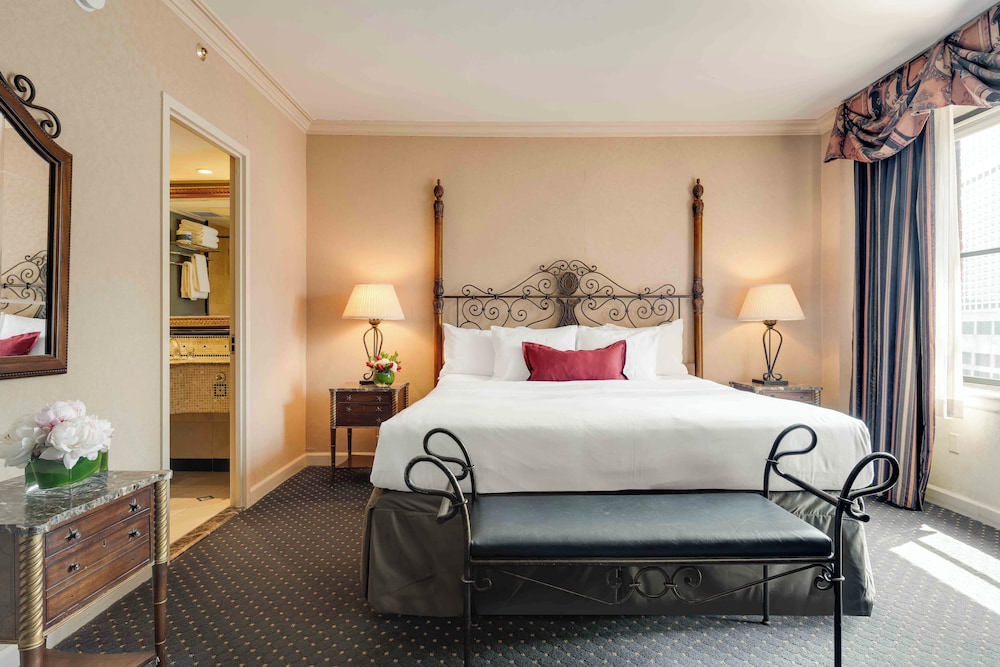 Whitehall, Suite, King Bed, Living Area