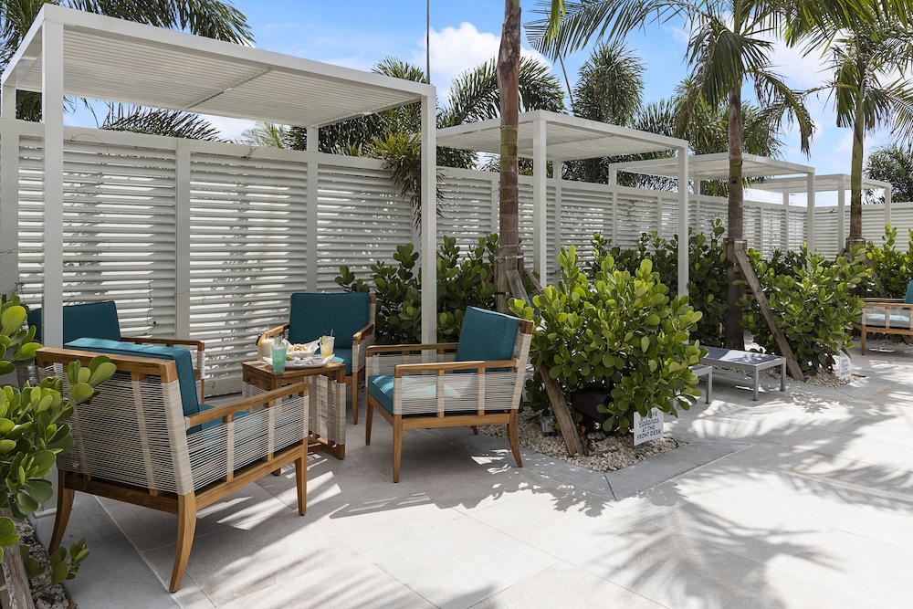 Compass Hotel Anna Maria Sound by Margaritaville 33/40