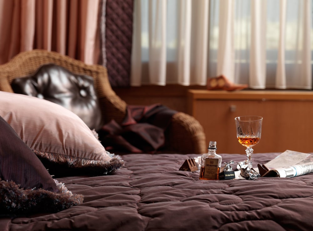 Divani Caravel Hotel 46/87