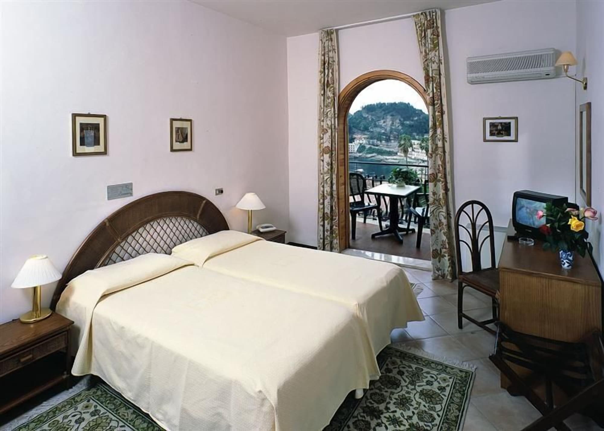 STANDARD, SINGLE, SINGLE BED, COURTYARD AREA
